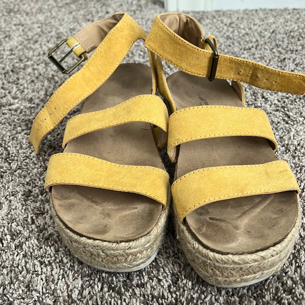Platform sandals